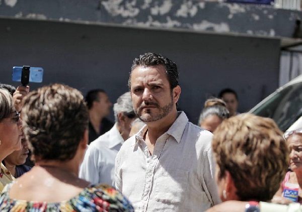 Explicó que no pondrá en riesgo al personal del Ayuntamiento de Cuernavaca ni a los trabajadores de la empresas del Servicio de Recolección de Basura ante las amenazas que ha lanzado la autoridad ejidial, a la que le exigió libere el Parque Bicentenario; agregó que se acostumbraba a darles prerrogativas y permitir que hicieran lo que quisieran