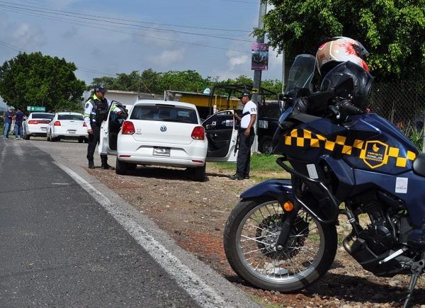 En los límites de Totolapan y Tlayacapan, el funcionario instruyó a los elementos del Mando Coordinado Policía Morelos a conducirse con estricto apego a derecho y con pleno respeto a los derechos humanos