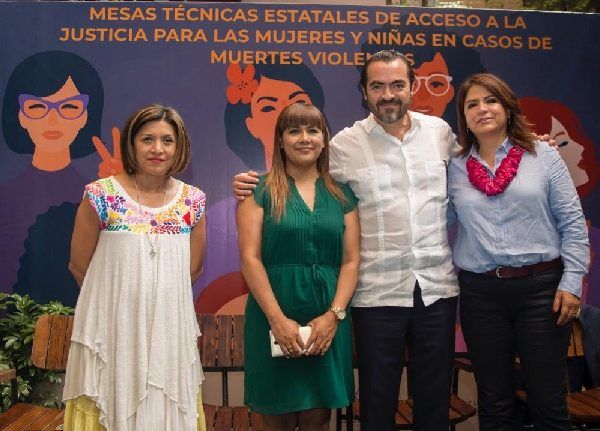 María Fabiola Alanís Sámano, directora general para una Vida Libre de Violencia y para la Igualdad Política y Social del Instituto Nacional de las Mujeres (INMUJERES), y su homóloga en el estado, Flor Dessiré León Hernández