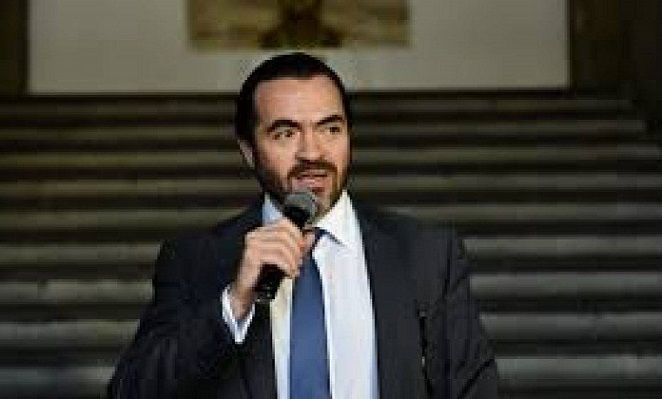 Lo relevante es que ha trascendido, desde las mismas fuentes del gobierno federal, que las investigaciones continúan y aseguran que está siendo investigado Ojeda Cárdenas. Hay que dejar muy claro que el que esté siendo investigado no indica que sea culpable o no, sino solamente que de la carpeta de investigación se desprenden elementos como para llevar a cabo tales investigaciones. Aunque para algunos ya el mero hecho de aparecer de esa forma sería motivo suficiente para hacer una reflexión sobre su permanencia al frente la cartera que hoy ocupa en Morelos