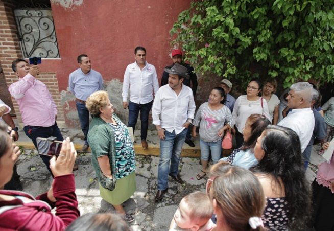 Primeramente tuvo un encuentro con familias de la Colonia Bosques de Cuernavaca, quienes le expusieron la necesidad de encarpetar la avenida principal, rehabilitar la red de drenaje e incrementar la seguridad en la zona
