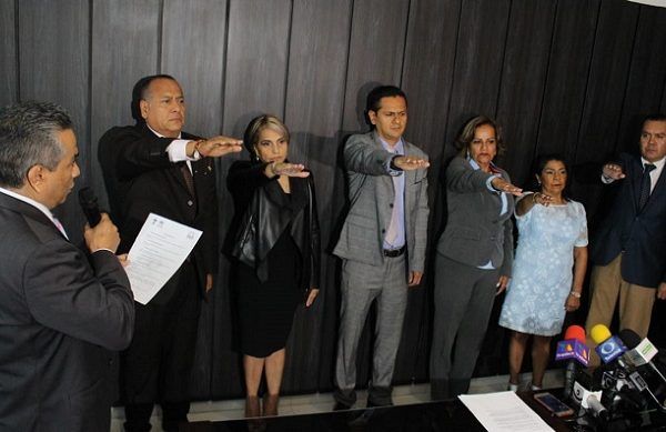 Fernando Blumenkrón precisó que la encomienda del alcalde de Cuernavaca es seguir reforzando las actividades en cada una de las áreas que conforman el sistema operador, para llevar el servicio de agua en todos los hogares, por lo que se trabajará en unidad con su equipo de colaboradores para lograr dicho cometido, agregó que se seguirá con la línea de trabajo de “cero tolerancia” a la corrupción, para lograr erradicar este tipo de actos que perjudican y lastiman las finanzas del organismo