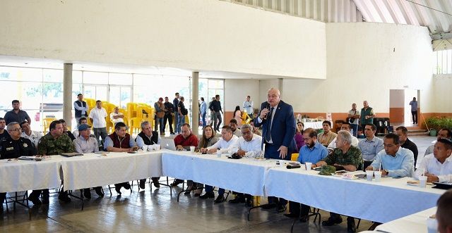 "La prioridad de nuestro gobernador es la seguridad en el estado y esta es responsabilidad de todos", explicó Sanz Rivera a autoridades de Atlatlahucan, Axochiapan, Cuautla, Jantetelco, Temoac, Tepalcingo, Tetela del Volcán, Tlaltizapán y Zacualpan de Amilpas; agregó que la denuncia ciudadana es primordial para lograr mayores resultados al respecto