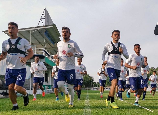 Tras sumar dos descalabros cosecutivos. uno en la Liga en el Torneo de Apertura en su propia casa ante los Loros de Colima, y el otro en la Copa en el Estadio Hidalgo ante los Tuzos del Pachuca, los Cañeros enderezaron el camino y en el arranque de los entrenamientos de esta semana el ambiente mejoró bastante entre los jugadores, quienes ya piensan en el juego ante los Leones Negros de la Universidad de Guadalajara