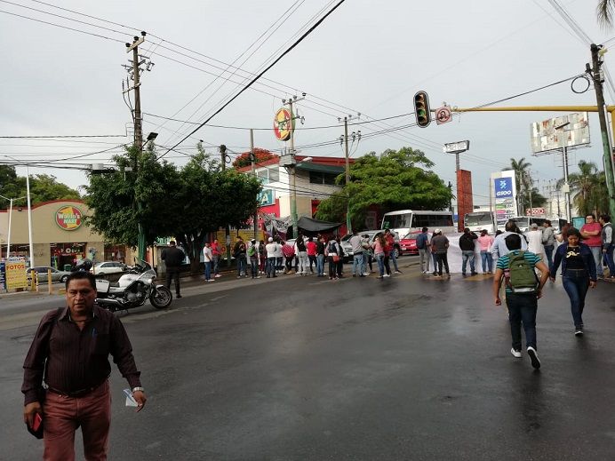 Asimismo, en virtud de la instrucción realizada por el Presidente de la República, en el sentido de que se termine la corrupción y los recursos de los programas sociales se entreguen sin intermediarios, el Banco del Bienestar aseguró que no permite el uso político que se daba a estos recursos en anteriores administraciones, por lo que trabaja para ampliar su infraestructura bancaria y eficientar su capacidad operativa