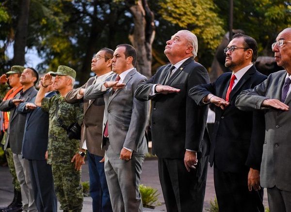 Lo anterior al encabezar la ceremonia cívica conmemorativa al Día Nacional de la Protección Civil, en donde la bandera fue izada a media asta en señal de luto, para recordar a las víctimas por los sismos del 19 de septiembre de 1985 y 2017