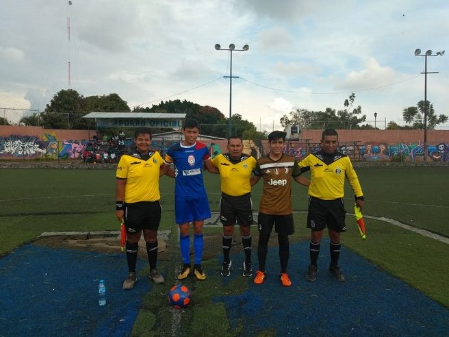 Los visitantes llegaron con el objetivo de hacer tropezar a sus rivales y tratar de quietarles su racha invicta, sacaron de sus cabales a los anfitriones, quienes se quedaron con nueve en la cancha