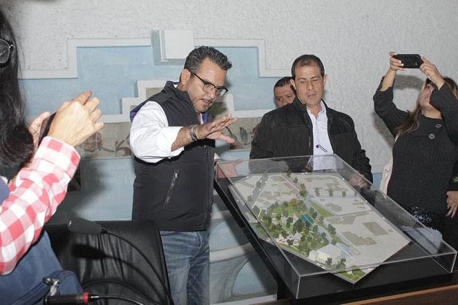informó que existe un anteproyecto para el rescate y remodelación de este espacio y mostró la maqueta de cómo pretende el Ayuntamiento de Cuernavaca quede al final de los trabajos; precisó que el proyecto aún no está terminado, pero ya existe una campaña en su contra con mentiras