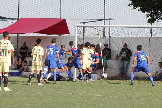 Los morelenses se presentaron en lo que será su casa en este certamen con el apoyo de los directivos de la Liga de Futbol de esa colonia y del Instituto del Deporte de Cuernavaca, que dirige Jaime Serna Pérez