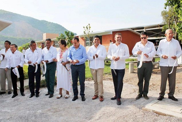 “Seguiremos apoyando al gobierno estatal en todo lo necesario, sobre todo en materia social y de seguridad, para hacerle frente a los delitos y a la corrupción, en el PES queremos mejorar la calidad de vida de los ciudadanos”, apuntó