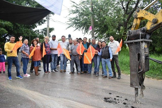 Durante el evento en la colonia Calera Chica, el edil dio a conocer que la obra consiste en la pavimentación de mil 710 metros cuadrados, con 15 centímetros de espesor y además se construirán 258 metros cuadrados de banquetas y de guarniciones, mismas que serán balizadas con pintura de color amarillo y rojo