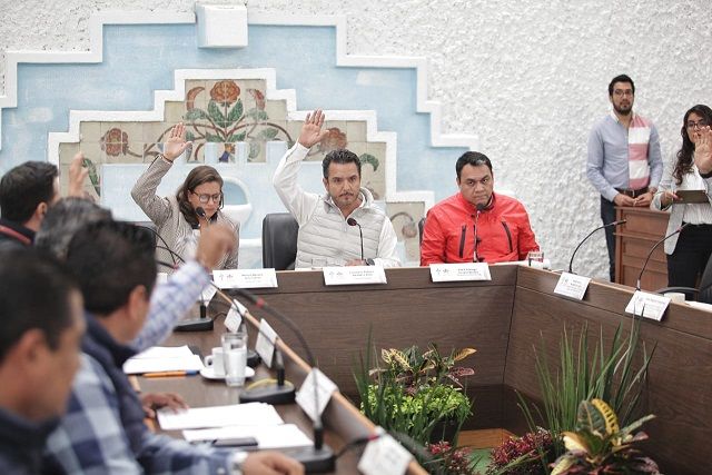 El presidente Antonio Villalobos Adán y los concejales dieron su visto bueno por unanimidad al corte de caja al mes de septiembre presentado por el regidor presidente de la comisión de hacienda, Jesús Martínez Dorantes, documento en el que se establece que ante la baja de ingresos y el incumplimiento del gasto por parte de algunas secretarías, se iniciaron los recortes financieros para dar garantía a la sociedad de que se mantienen vigentes todos los programas de apoyo a las familias de la ciudad