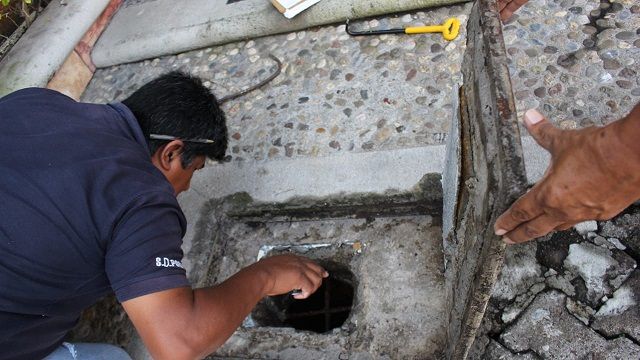 Como parte del programa de regularización de tomas de agua a grandes consumidores en la capital morelense, SAPAC detectó y clausuró dos tomas clandestinas en Vista Hermosa y Delicias, así como una derivación de toma, durante la jornada desarrollada por personal del organismo descentralizado