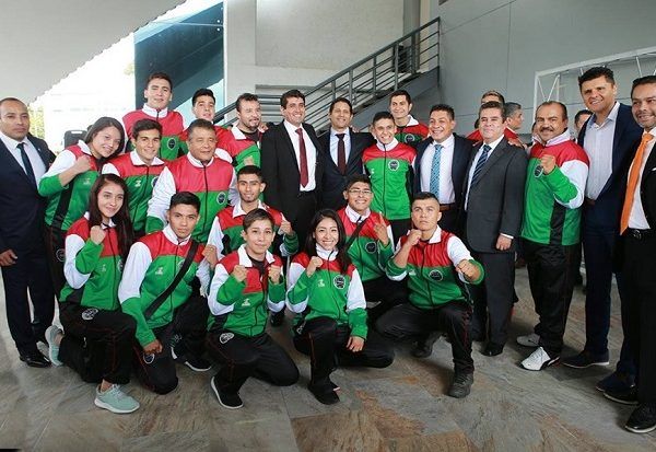 El subdirector del deporte de la Comisión Nacional de Cultura Física y Deporte (CONADE), Adolfo Fierro Rodríguez, abanderó este jueves al combinado mexicano que competirá en ambas justas, en este seleccionado mexicano se integraron tres morelenses quienes gracias a sus resultados en las justas nacionales se ganaron su convocatoria para estar en esta justa internacional
