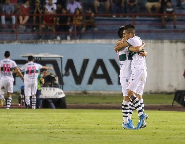 El encuentro arrancó con gran ritmo por ambos equipos, que buscaron la portería rival, para adelantarse en la pizarra