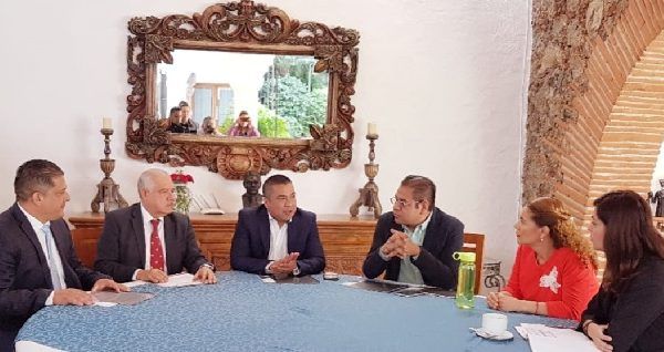 Precisaron que no se puede gobernar a espaldas del pueblo y secreto, porque eso es lo que molesta a la gente y es lo que se debe de cambiar, como lo ha propuesto y hace el presidente Andrés Manuel López Obrador en esta Cuarta Transformación de México