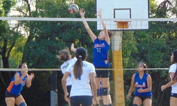 En la categoría preparatoria varonil estarán frente a frente Hawks y el Colegio Robert Kennedy, ambos equipos llegarán motivados después de la victoria que obtuvieron la semana pasada y que les permite no despegarse de los primeros sitios