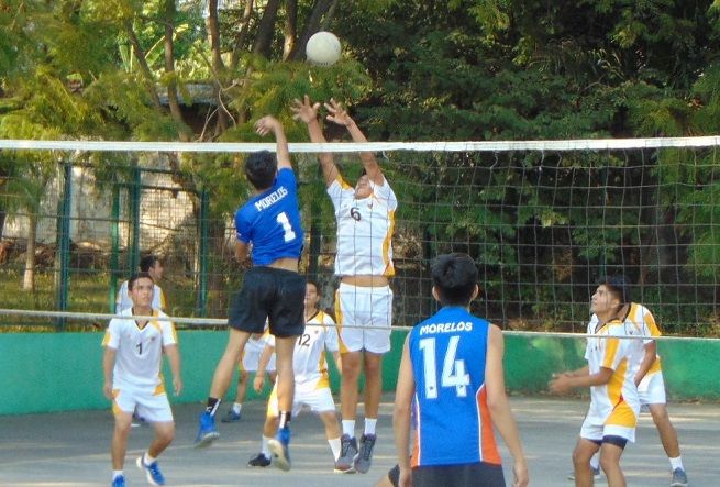 En las hostilidades de la Categoría Preparatoria Varonil, el sexteto de Hawks sorprende a propios y extraños y asciende al segundo lugar después de su triunfo en dos sets sobre el Colegio Robert Kennedy, institución que a pesar de que cuenta buenos elementos que han conformado selectivos estatales no han tenido los resultados esperados y se ubican en el cuarto puesto, los de Hawks supieron anular con su bloqueo los ataques de los del Kennedy que también fueron presa de sus errores en el aspecto defensivo, y solo bastaron dos sets para que Hawks se llevaran el triunfo