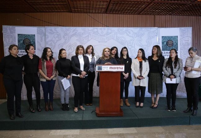 solicitó a la Fiscalía General del Estado de Morelos que realice una investigación con perspectiva de género, exhaustiva y eficaz, respecto de las amenazas de las que han sido objeto las diputadas, así como aplicar las medidas y las acciones de protección