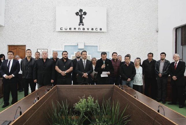 En conferencia de prensa, encabezada por el alcalde Antonio Villalobos Adán, el Ayuntamiento de Cuernavaca fijó su posición ante el asesinato del comandante Juan David Juárez López, encargado de despacho de la Secretaría de Seguridad Pública, hecho registrado la madrugada de este día en la Avenida Teopanzolco