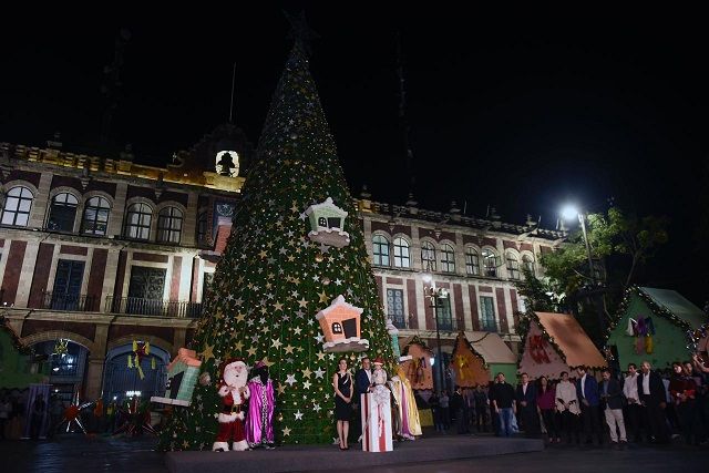 Señaló que el principal objetivo de su administración es regresar la seguridad a los morelenses para que convivan en un ambiente de paz y armonía. Expresó que sólo de esta manera se podrán lograr mejores condiciones de vida para hombres y mujeres que día a día luchan para alcanzar sus metas y que sus familias tengan la tranquilidad que tanto anhelan