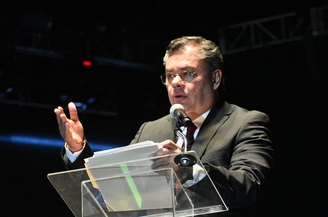 Tras reconocer el trabajo de sus compañeros del Ayuntamiento de Jiutepec, de quienes ponderó “la relación de armonía para ocuparse juntos por el municipio que demanda la sociedad y que nosotros anhelamos”, Rafael Reyes se asumió como “parte de la transformación que encabeza el presidente de la República, Andrés Manuel López Obrador”