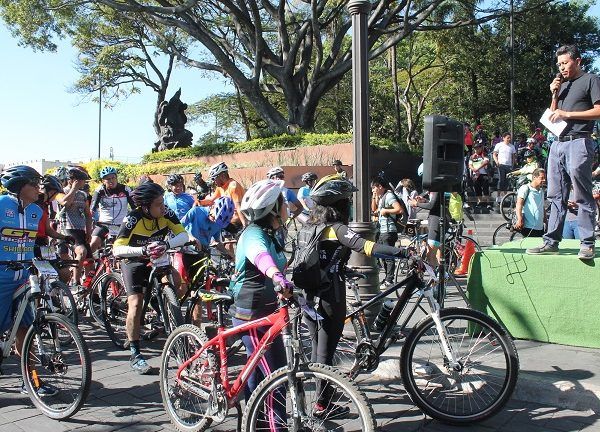 ello al final ensombreció esta competencia en la que los más de 200 competidores dieron lo mejor de sí durante los más de 19 kilómetros que tuvieron que correr para alcanzar al final el objetivo de concluir esta justa; el saldo fue blanco en la carretera gracias a todo el apoyo que contaron en su travesía
