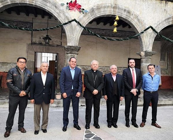 El gobernador Cuauhtémoc Blanco Bravo y el obispo de Cuernavaca, Monseñor Ramón Castro Castro, acordaron mantener diálogo y comunicación que permita atender las causas que generan la inseguridad y combatir las conductas delictivas que aquejan a la sociedad, así como impulsar la cultura de la denuncia