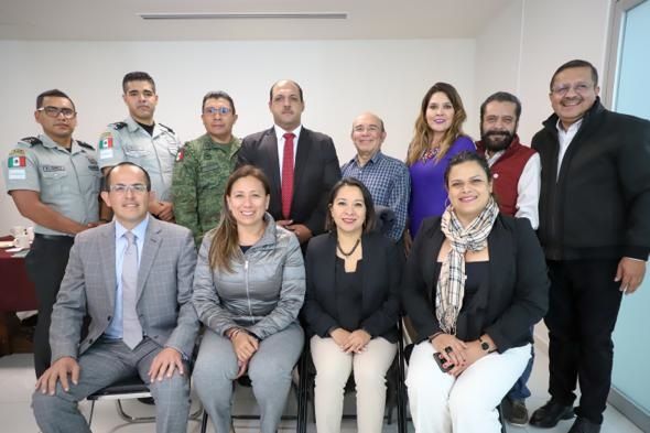 Al encuentro asistieron autoridades de seguridad, educación y salud de los tres niveles de gobierno, de derechos humanos y padres de familia, con el objetivo de diseñar un foro de participación a realizarse los próximos 10 y 11 de febrero, con el que se busca consensuar las medidas para garantizar la seguridad de alumnos y maestros en las escuelas, privilegiando el respeto a los derechos humanos