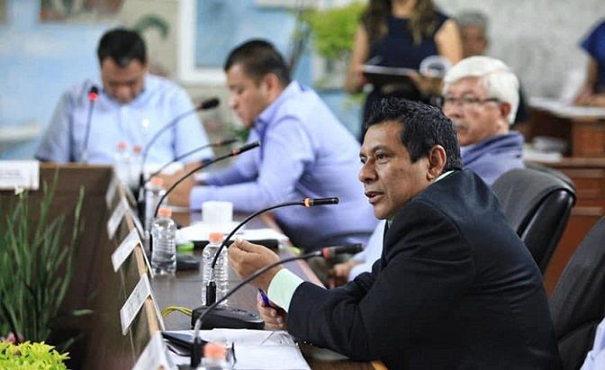 Dijo que el ayuntamiento podría buscar la manera de generar recursos económicos para colocar las cámaras en esas instituciones de aprendizaje