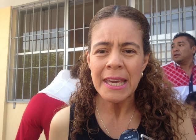 Se puede esperar ya un año complicado en materia presupuestal para todos los municipios de la entidad. Una versión, la menos creíble, es que los diputados no permitieron incrementos de impuestos locales, queriendo aparecer con ello como los héroes y poner a los presidentes municipales como los villanos. Estos diputados estarían queriendo quedar bien con el electorado, a costa de la obra pública, la calidad de los servicios municipales y el desarrollo de las comunidades. No se puede calificar de otra manera, sino como mezquina, una manera así de proceder