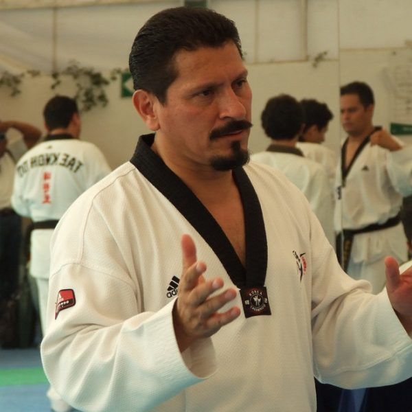 El séptimo Dan, otorgado por la organización mundial de Kukkiwong, avala la trayectoria, y el largo caminar por la actividad del Tae kwon do, la cual ha continuado, desde hace más de 20 años, con la creación del Centro Universitario de Taekwondo –CUT-, el cual se ha extendido por diversos municipios de Morelos y entidades de la República Mexicana