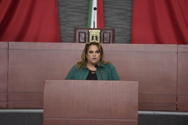 “Efectivamente parte de la crisis tan grave y profunda que vive Morelos es por la falta de la buena política, de esa política de antaño que tenía como respeto las diferencias, que tenía como diálogo a los que eran contrarios y que tenían como prioridad institucional el fortalecimiento de las instituciones y no su debilitamiento”, apuntó la coordinadora del Grupo Parlamentario del Partido del Trabajo