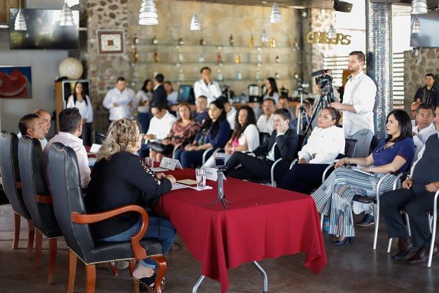 Nuestra responsabilidad como legisladores es trabajar en una agenda socialmente correcta, porque fue para lo que fuimos elegidos, somos la voz de nuestros ciudadanos y debemos de cumplir con el compromiso adquirido