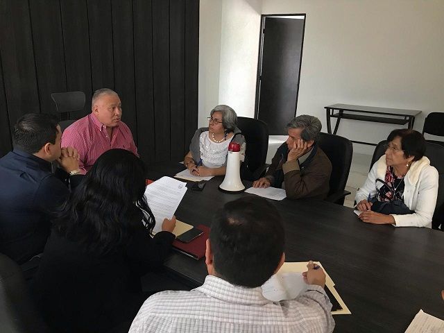 El director general del Sistema de Agua Potable y Alcantarillado del Municipio de Cuernavaca (SAPAC), Mauricio Vega Chavaje, recibió a integrantes de la Asociación Cívica Morelense "Gustavo Alejandro Salgado", para escuchar y atender cada una de sus peticiones y poder generar los apoyos a personas de la tercera edad y de escasos recursos