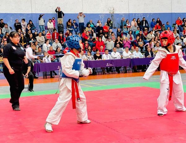 Competencia estatal de cara para integrar el representativo por el estado de Morelos para los próximos juegos nacionales de educación básica más de un centenar de exponentes de primarias, y secundarias se dieron cita en las instalaciones del gimnasio Arturo "La Rana" Hernández de la Unidad Deportiva Centenario en lo que fue toda una fiesta deportiva al norte de la ciudad de Cuernavaca, en la que familiares y amigos acompañaron a estos atletas quienes en las modalidades de POOMSAE, y KUMITE, le pusieron muchas ganas, y entusiasmo en sus respectivas competencias