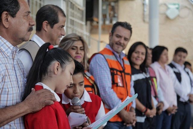 Los trabajos en este plantel -concluidos en 45 días- consistieron en la habilitación de acceso para sillas de ruedas, barandales y un bebedero de agua, todo con una inversión de 302 mil pesos