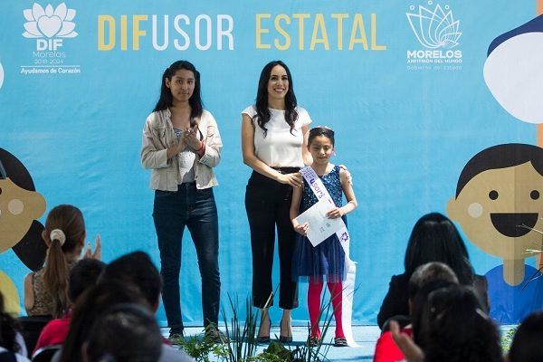 Natália Rezende Moreira, presidenta del DIF Morelos, señaló que el objetivo de esta convocatoria es dar voz a la niñez y adolescencia para que se conviertan en promotores de sus propios derechos, difundir cómo ejercerlos y cómo protegerlos