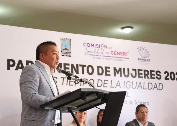 En este sentido refirió que, como ya lo había anticipado la semana pasada, las trabajadoras del Congreso del Estado “no necesitan ningún permiso”, porque este tipo de manifestaciones “son una forma de ejercer sus derechos humanos”