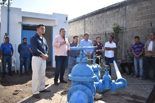 Con la presencia del alcalde Rafael Reyes Reyes, Miguel Eduardo Barrios Lozano, director general del Sistema de Conservación, Agua Potable y Saneamiento de Agua de Jiutepec (SCAPSJ) compartió a los vecinos del centro de población que, por primera ocasión en la historia del pozo de agua, es decir más de 25 años, se llevaron a cabo acciones para mejorar el estado del equipo