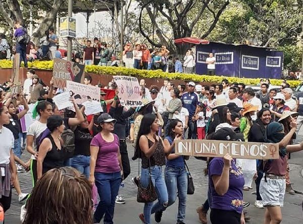 Las mujeres iniciaron su marcha en la Glorieta de Tlaltenango hacia la Plaza de Armas de Cuernavaca y durante su recorrido lanzaron diversas consignas, pero las sentidas fueron por aquellas perdieron la vida por el simple hecho de ser mujer o permanecen desaparecidas, sin que hasta el momento las autoridades logren su localización