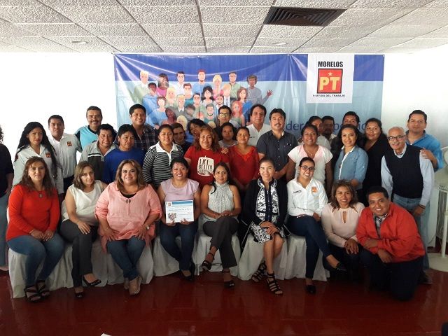 Ante la presencia de mujeres y hombres militantes del Partido del Trabajo de los diferentes municipios del estado que participaron en el taller, Rodríguez Ruíz, destacó la importancia que tiene la capacitación para el desarrollo personal y profesional con perspectiva de género, por lo que invitó a la militancia petista a poner en práctica en cada una de sus comunidades los conocimientos y herramientas adquiridas, para promover y respetar la paridad de género