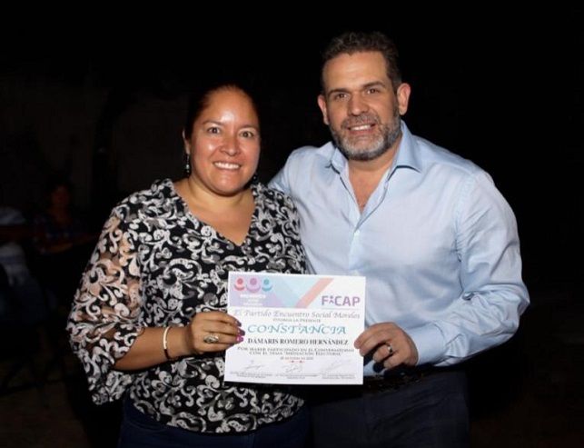 En las instalaciones del PES, acompañado de los integrantes del Comité Directivo Estatal, refirió que “el apoyo social ha sido la base del crecimiento de nuestro partido, hemos construido por segunda ocasión una alternativa política a nivel nacional, que promueve la toma de decisiones a partir de pensar y decir lo socialmente correcto”