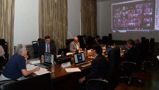 el jefe del Ejecutivo morelense sostuvo que la administración que conduce se ha alineado desde un principio a las disposiciones marcadas por el Gobierno federal para contener el virus, actuando siempre con responsabilidad y compromiso en la aplicación de medidas preventivas