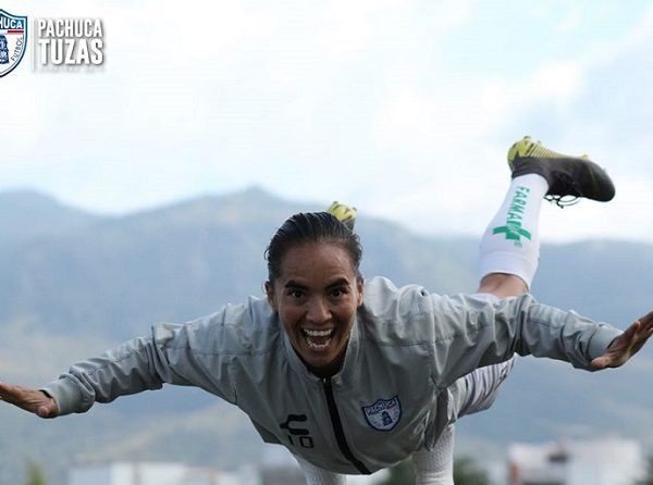 Por las medidas de seguridad por la contingencia mundial por el Covid-19 se mantiene en Hidalgo, pero en breve estará en casa trabajando, esperando recuperarse cuanto antes a fin de regresar al cuadro titular del Pachuca, donde ha sido uno de los pilares de este conjunto de la Bella Airosa