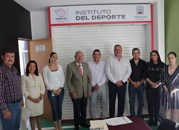 La sala de juntas del INDEM, ubicada en las instalaciones de la Unidad Deportiva Centenario, sirvió como marco perfecto, para celebrar la primera sesión extraordinaria de la junta de gobierno