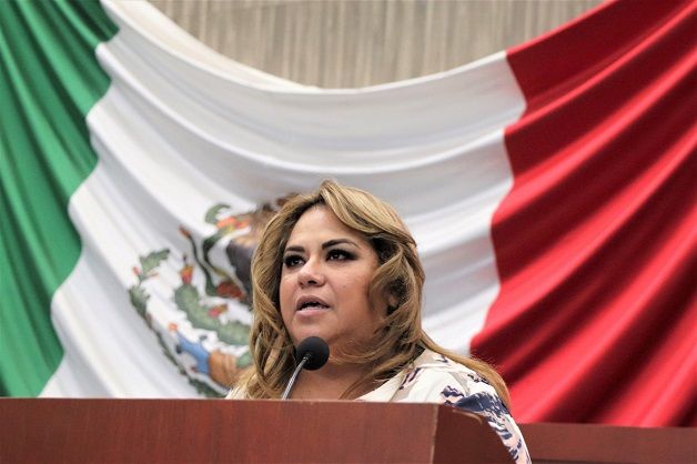 Dese la máxima tribuna del Congreso, la diputada Tania Valentina Rodríguez Ruíz, a nombre de las legisladoras del Partido del Trabajo, precisó que el presidente de la República, Andrés Manuel López Obrador, con su ejemplo nos llama a cumplir nuestra misión de liderazgo en la sociedad, quien ha resumido, en una frase el motivo de esta reforma “en México, por el bien de todos, primero los pobres”