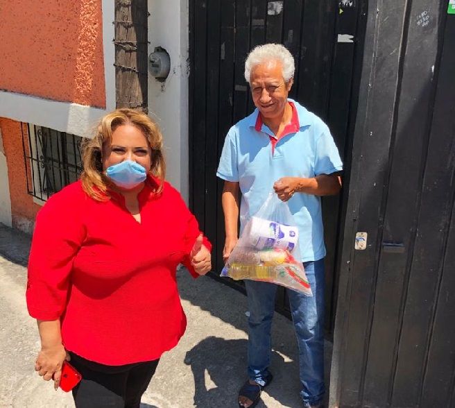 La también Comisionada Política Nacional del PT en Morelos destacó que "el compromiso del Partido del Trabajo es con las y los ciudadanos que se encuentran en una situación vulnerable sobre todo en este momento de contingencia, donde muchas personas han tenido que cerrar su fuente de ingresos y otros se han quedado sin trabajo tras el cierre de empresas y negocios"