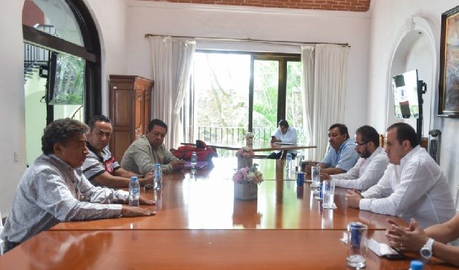 “Las despensas serán compradas a comerciantes del mercado Adolfo López Mateos. No dejar caer la economía local comprando con nuestros productores y comerciantes es vital”, informó a través de redes sociales el jefe del Ejecutivo local