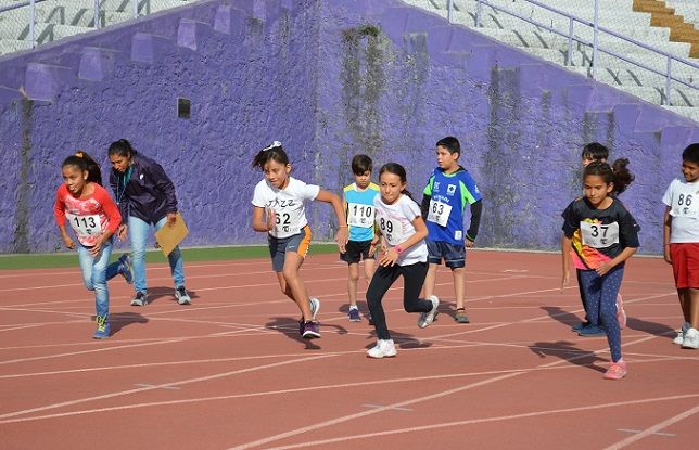 por ello escuelas, centro comerciales, plazas publicas, y unidades deportivas cerraron sus puertas hasta nuevo aviso tal y como sucedió en la Unidad Deportiva "Niños" Héroes del municipio de Jojutla de Juárez, Morelos, y por ende muchos atletas han tenido que entrenar en sus hogares.